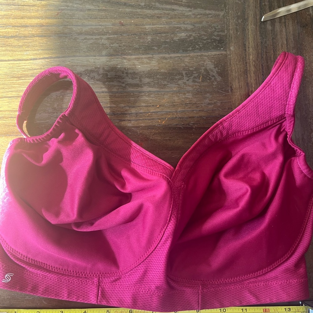Women's Magenta Sports Bra